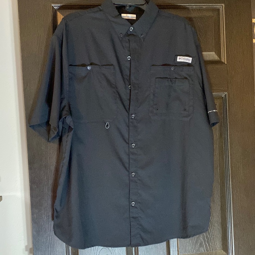 Men’s large - PFG Columbia vented shirt 
beautiful solid black
